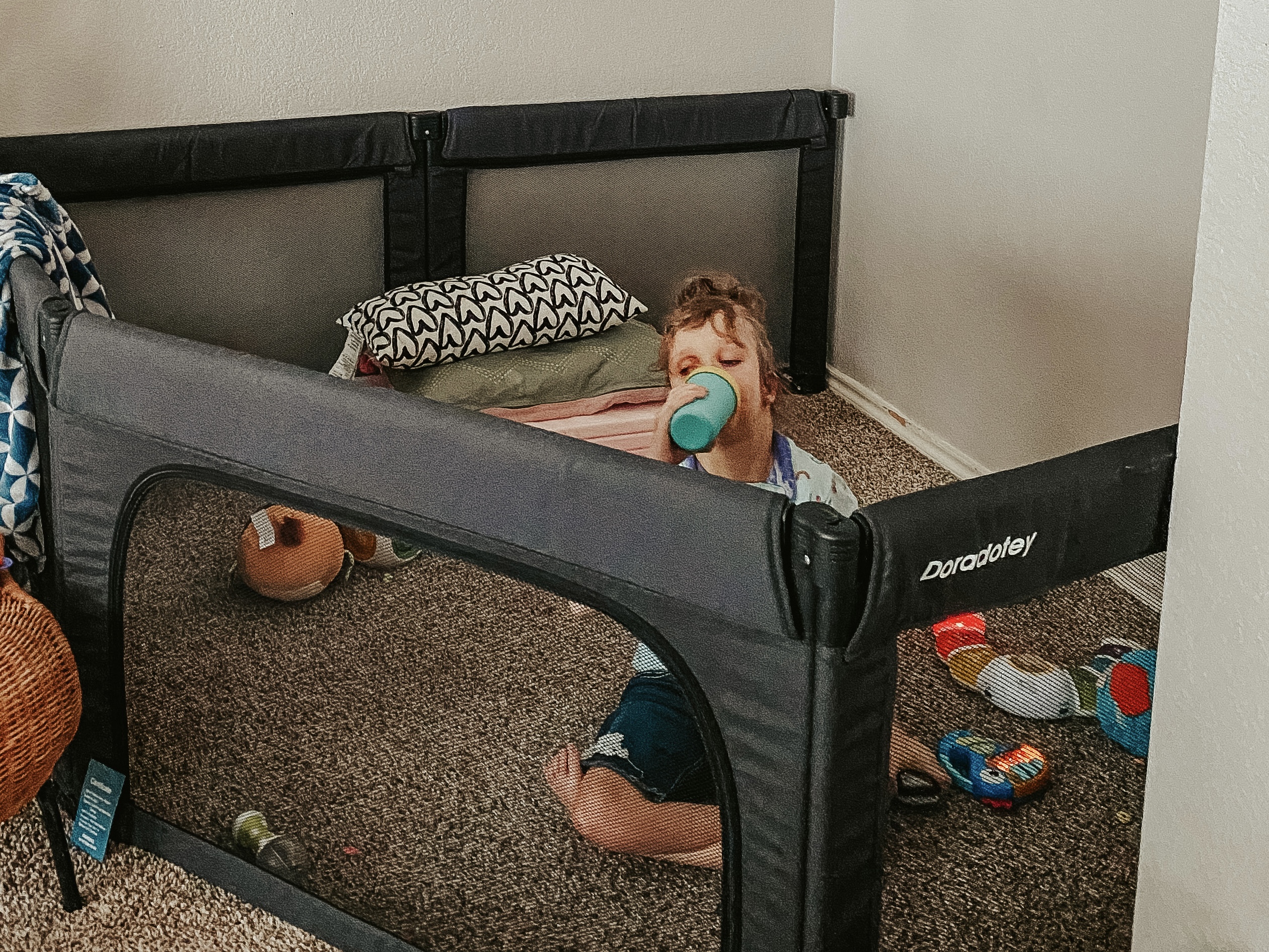 Panel connecting style extra large playpen for special needs child playing with toys